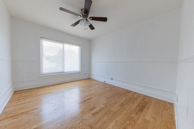 Building Photo - 3002 W Sitios St