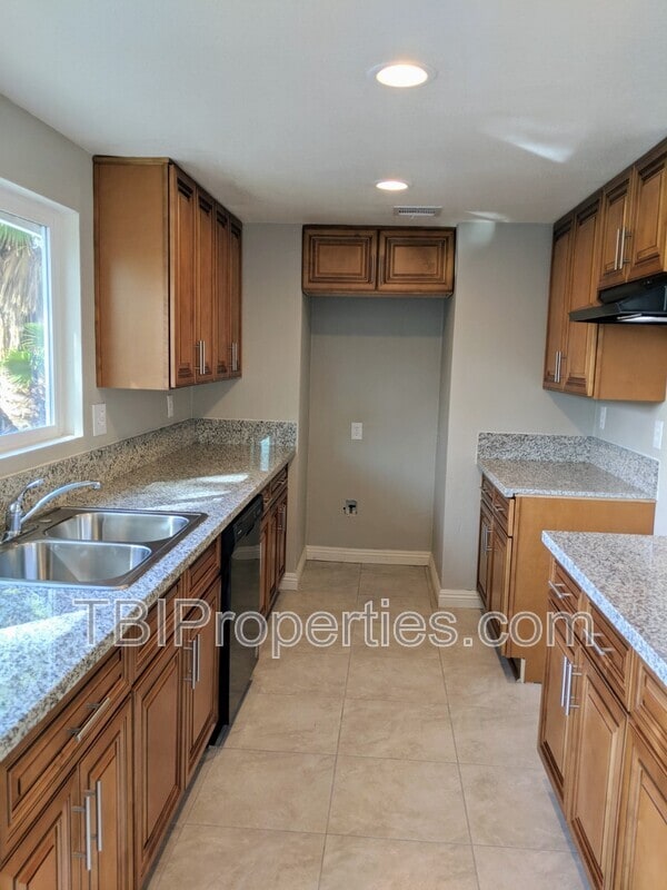 Building Photo - 3410 Sparrow Cir