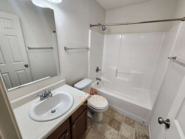 Building Photo - Available July 3rd! Cozy 3 BR Home in Lindberg Village