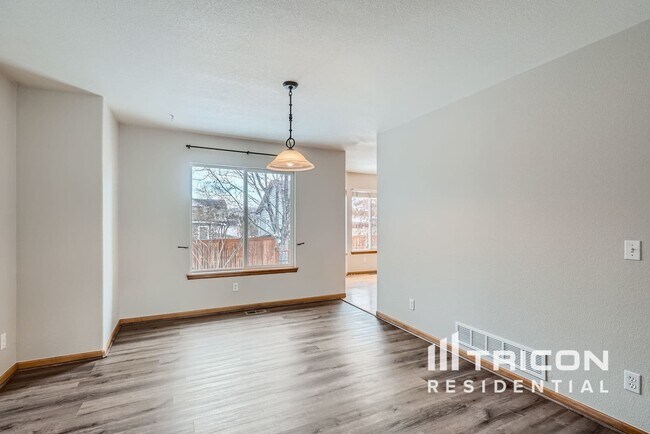 Building Photo - 5140 S Meadow Lark Dr