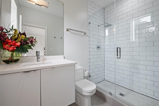 Building Photo - 5735 SW 35th St