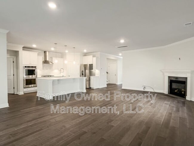 Building Photo - 208 Shortmarsh St