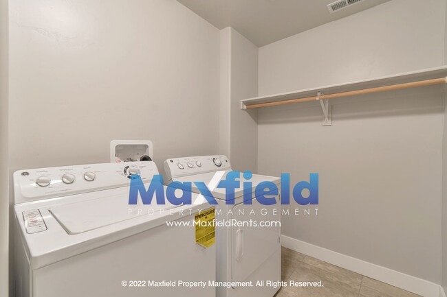 Building Photo - Immaculate 3BD, 3 BA, 2GA Draper townhome with super fast fiber internet