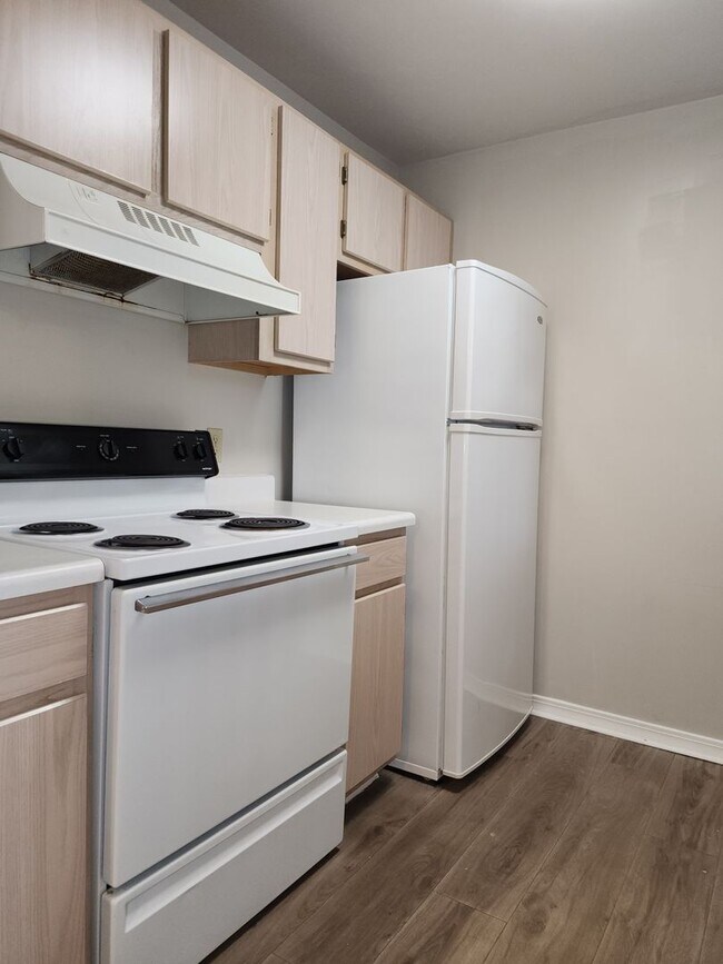 Building Photo - 1 bedroom 1 bathroom condo, 2nd floor