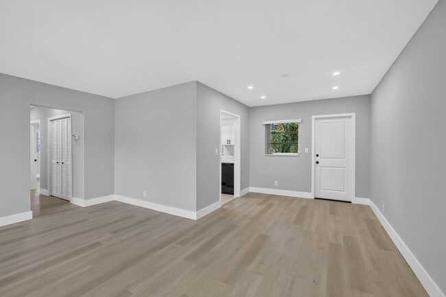 Building Photo - 2755 NE 28th Ave