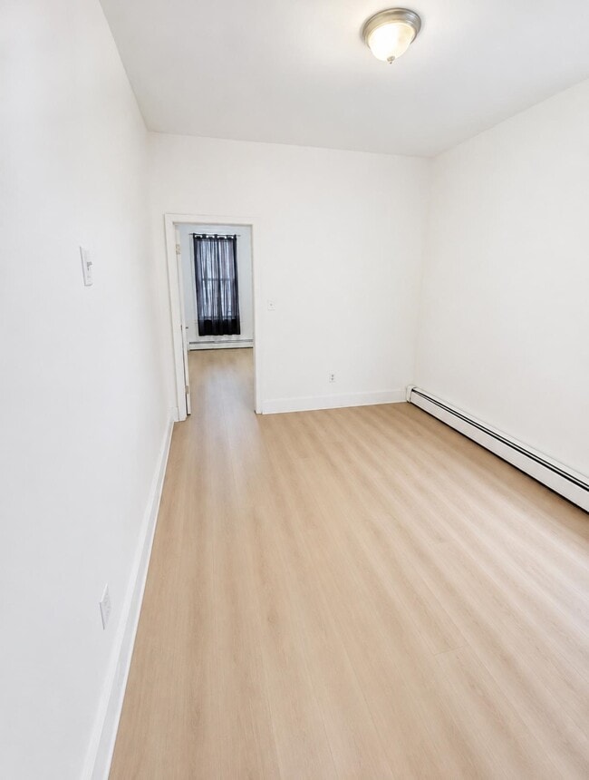 Building Photo - 406 WOODLAWN Ave