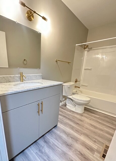Full Bathroom - Arbors North