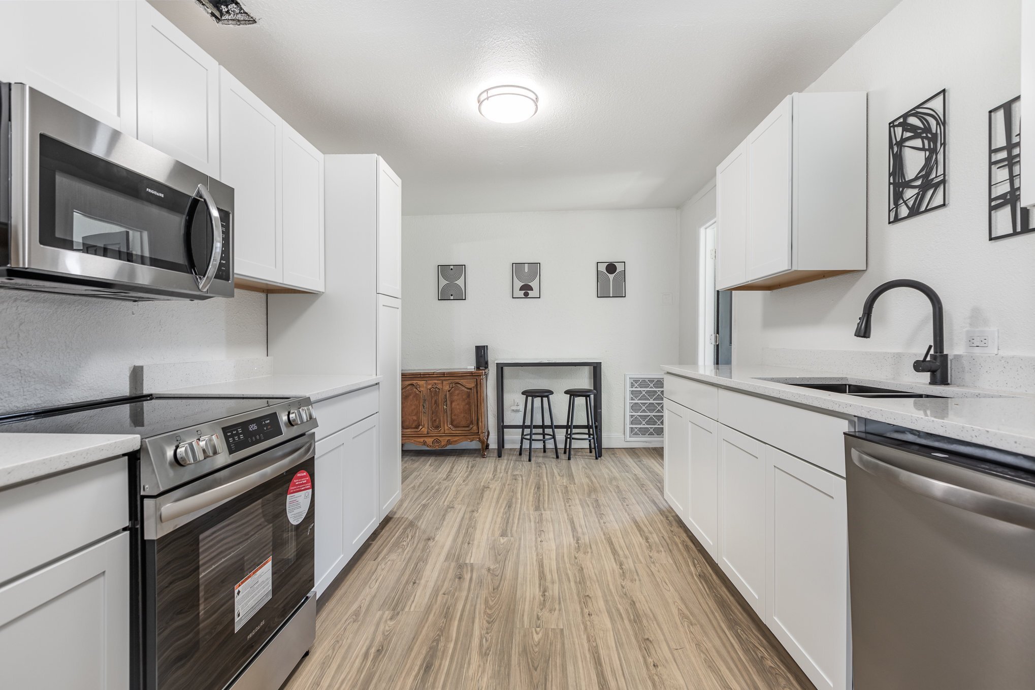 Building Photo - 733 Tarpon Ave