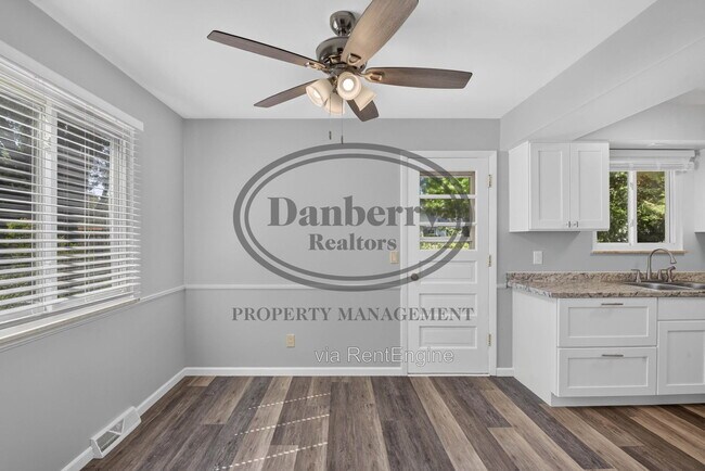 Building Photo - 6946 Kinsman Dr