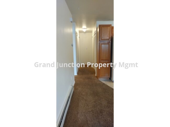 Building Photo - New Paint &amp; New Carpet!