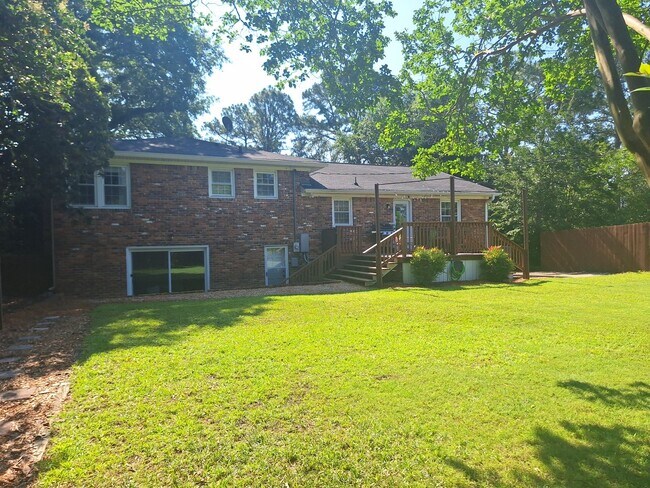 Building Photo - 755 Cross Hill Rd