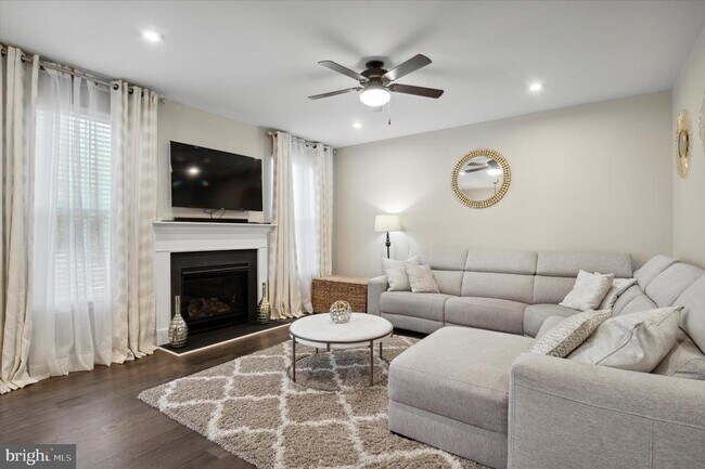 Building Photo - 1215 Benjamin Dr