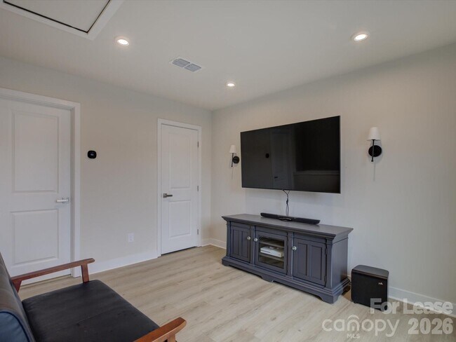 Building Photo - 6112 Station Crossing Ave