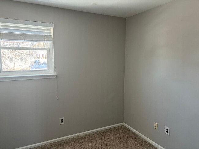 Building Photo - Renovated 3 Bed Twin Home for Rent