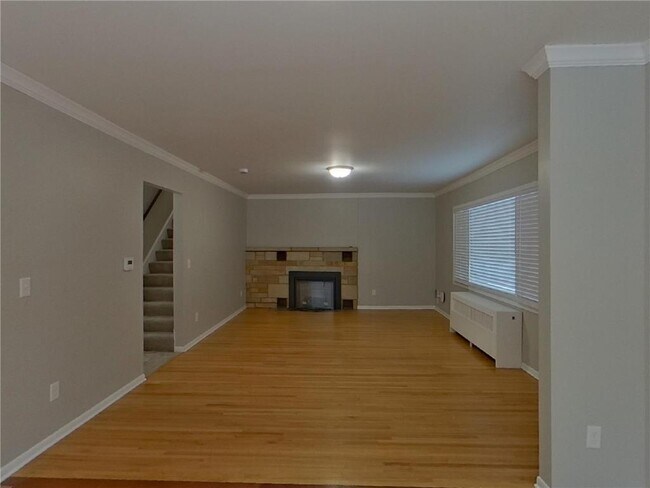 Building Photo - 803 Willard St W