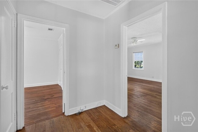 Building Photo - 216 E 57th St
