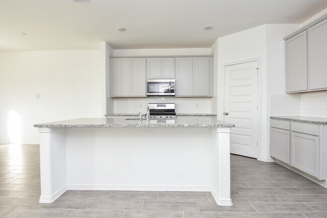 Building Photo - 5715 Aurora Grns Ln