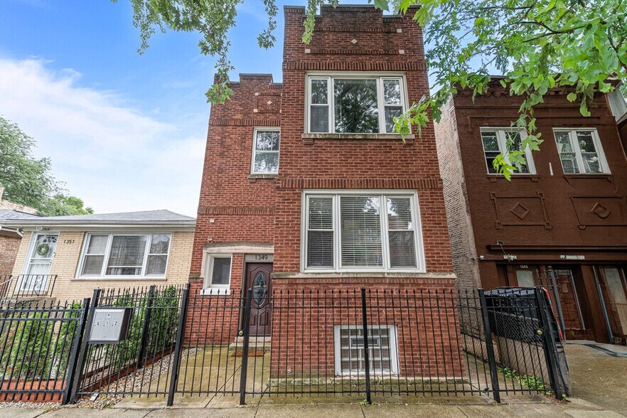 Building Photo - 1349 N Lawndale Ave