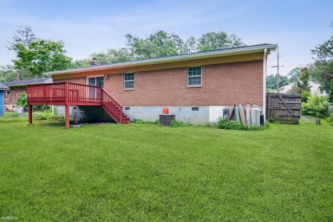 Building Photo - 3 br, 2.5 bath House - 2817 Carriage Lane