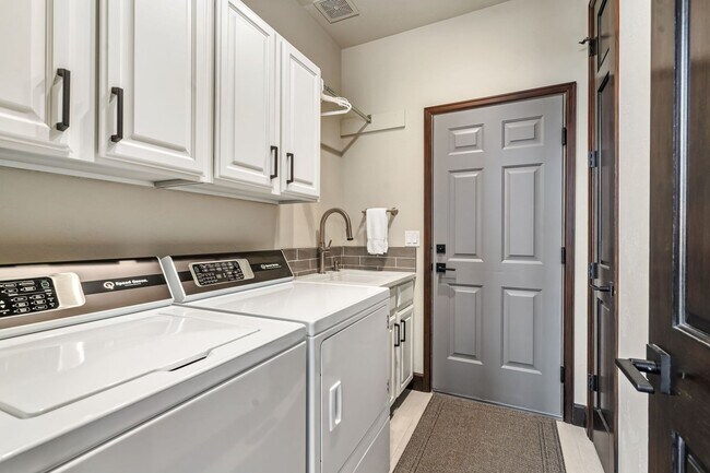 Building Photo - 7078 Spanish Bay Dr
