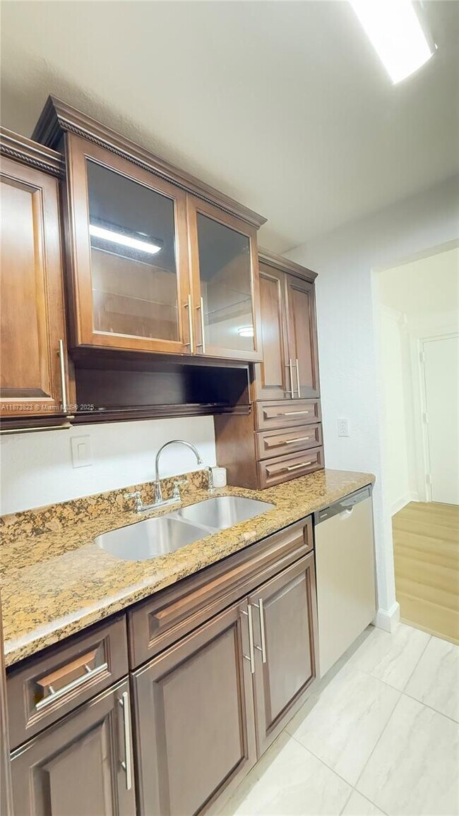 Building Photo - 7121 Miami Lakes Dr