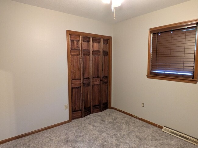 Building Photo - 2513 Lilac Dr