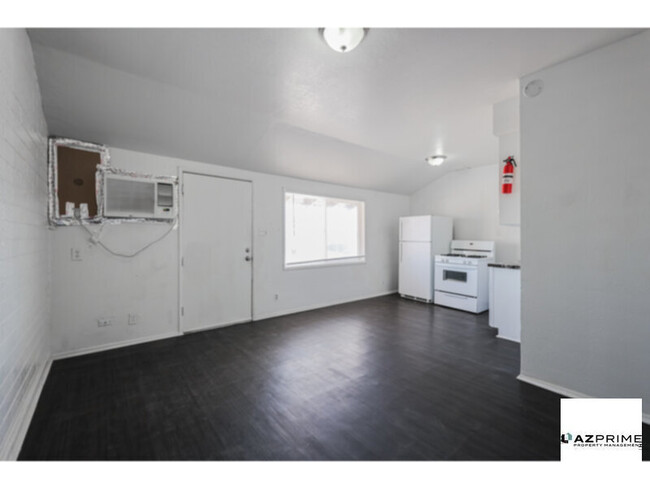 Building Photo - Discover this Modern 2/1 Chandler Apartmen...