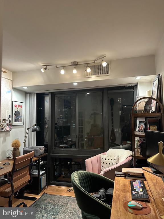 Building Photo - 1530 Key Blvd