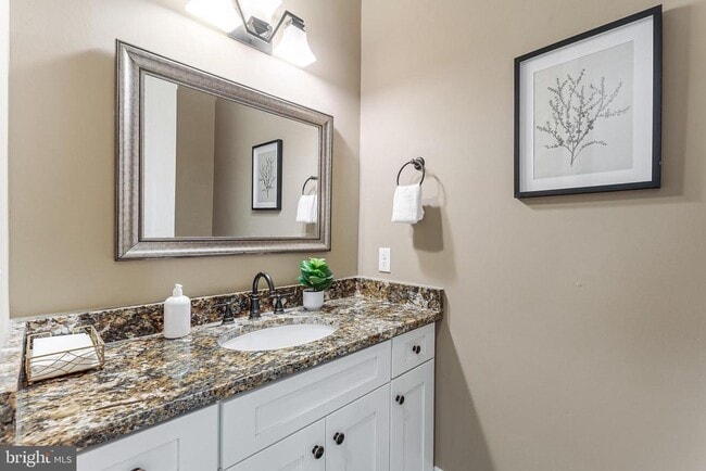 Building Photo - 829 Golden Arrow St