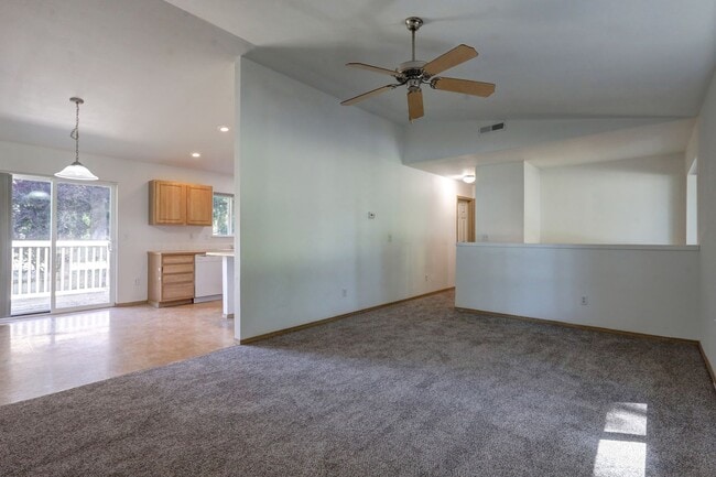 Building Photo - Charming 3 Bedroom Home Nestled Among the Trees in Bonney Lake – Spacious & Private