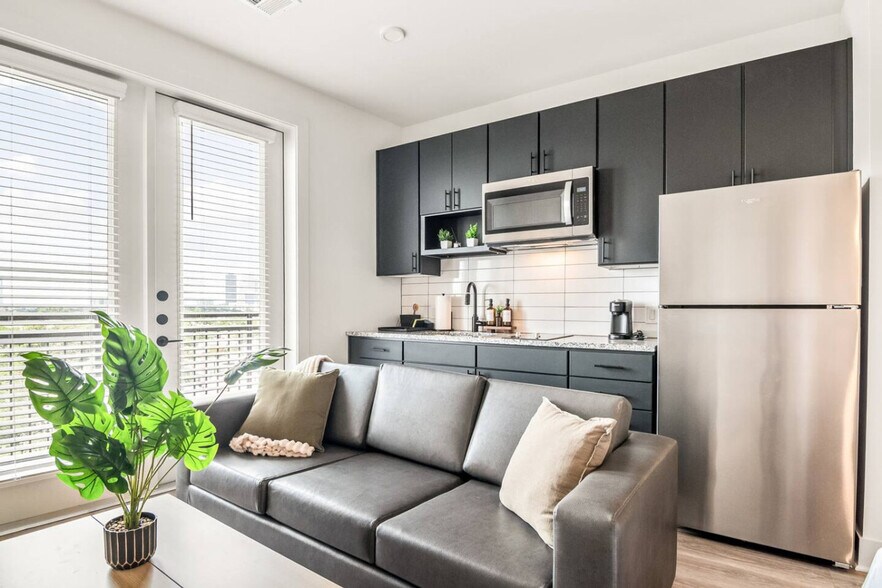 Building Photo - 701 Richmond Ave.