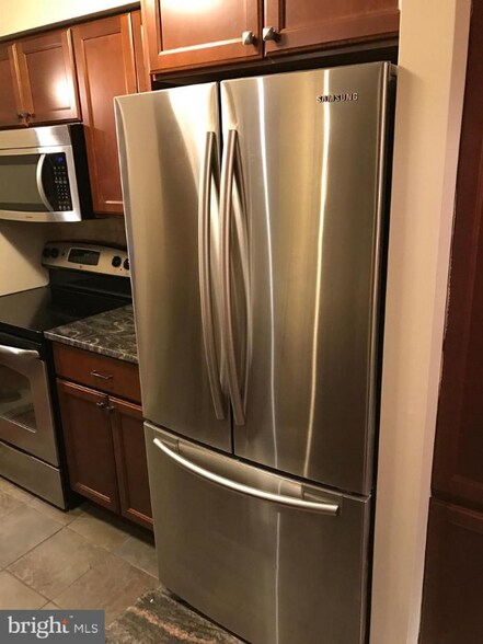 Building Photo - 3304 Valley Dr