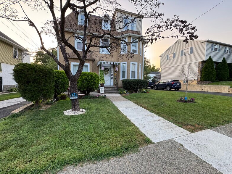 Building Photo - 112 S Scott Ave