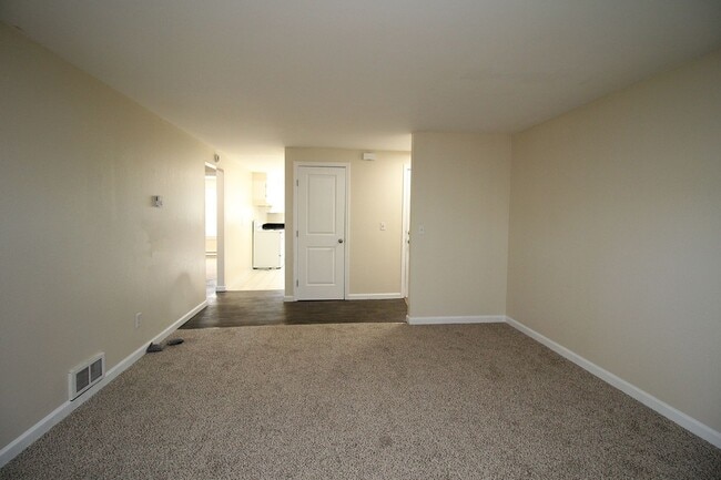 Building Photo - 11102-11130 SW 62nd Ave