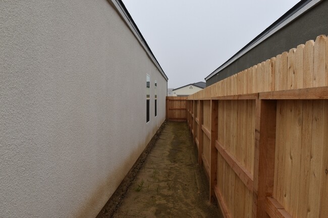 Building Photo - 4448 N San Miguel Ave