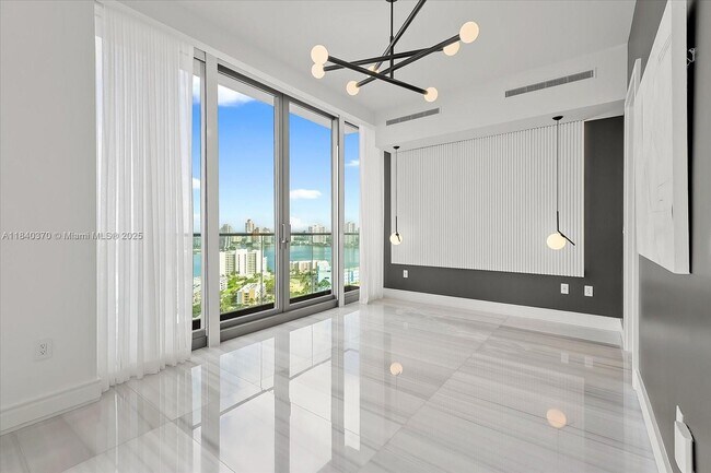 Building Photo - 17901 Collins Ave