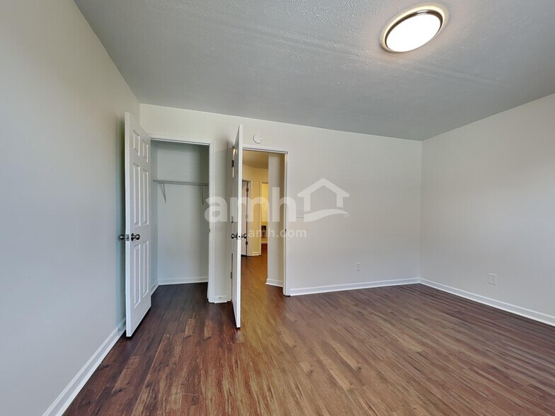 Building Photo - 909 Centennial St