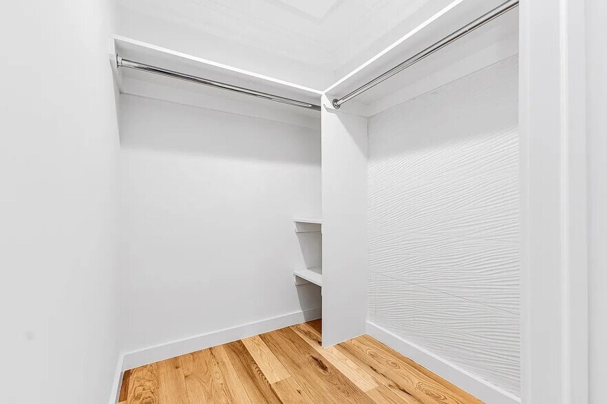 Building Photo - 404 W 22nd St