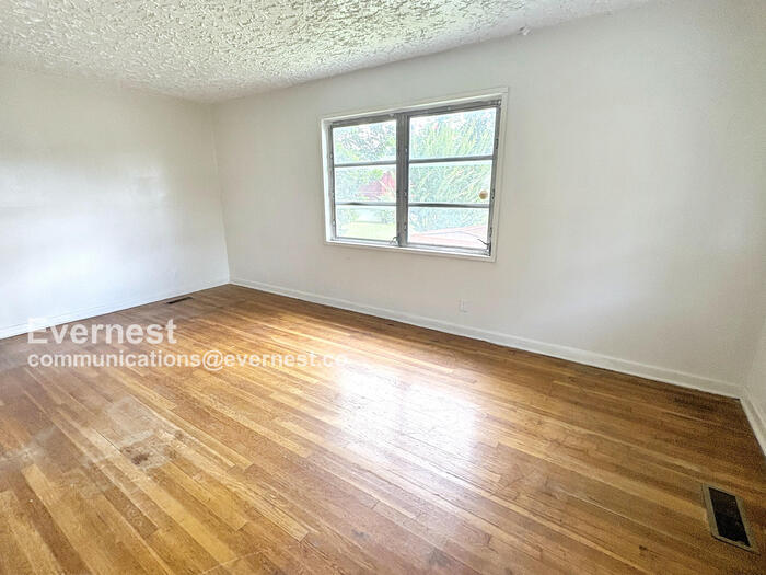 Building Photo - 1549 Elm St SW