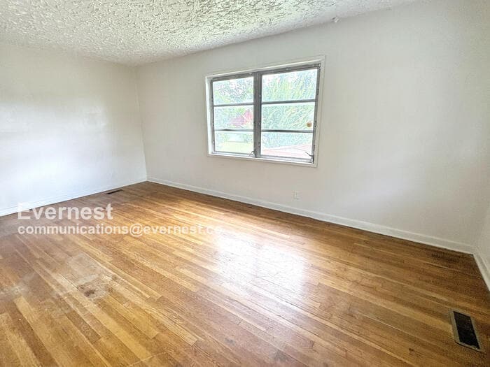 Building Photo - 1549 Elm St SW