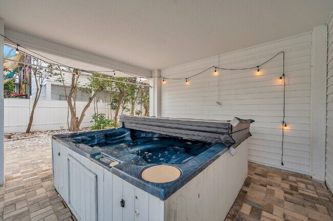 Building Photo - FURNISHED AVAILABLE JANUARY 2026. Beach Re...