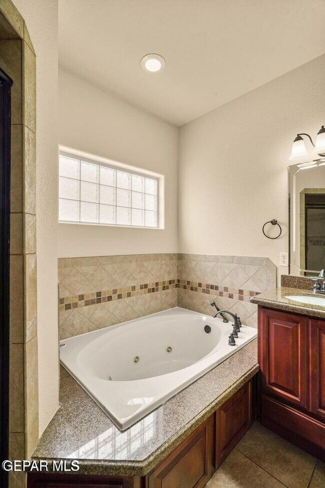 Building Photo - 14117 Rainbow Point Dr