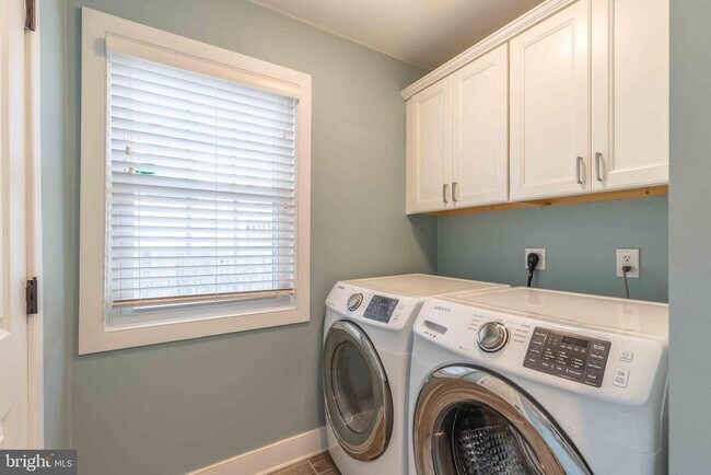 Building Photo - 216 W Lafayette St