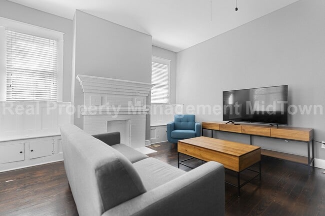 Building Photo - Live in the Heart of One of Dallas’ Most I...
