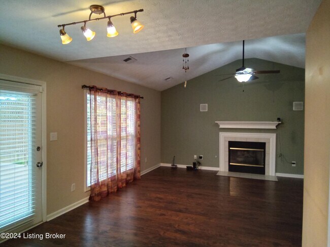 Building Photo - 10143 Spring Gate Dr