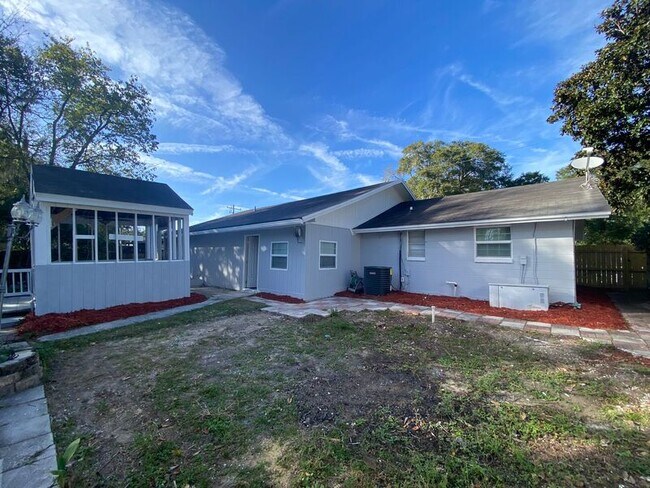 Building Photo - 2818 Palmdale St