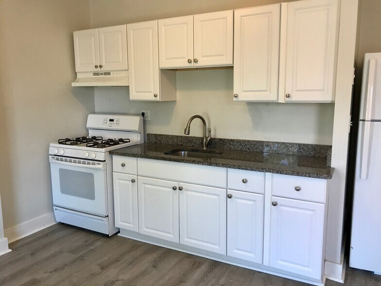 Building Photo - 207 Broadway