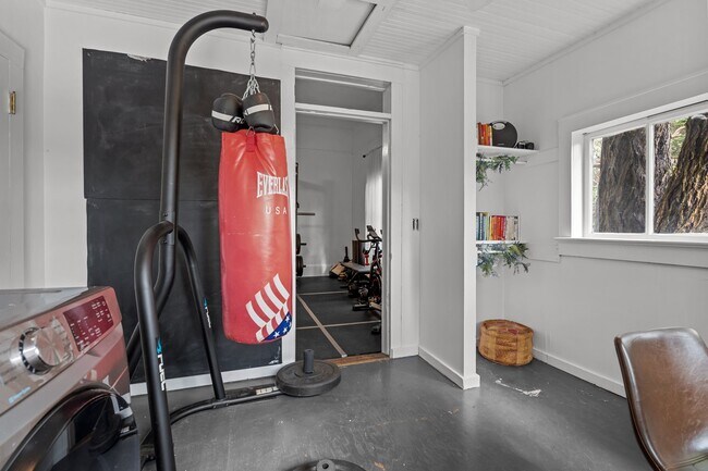 Building Photo - 802 N Poplar St