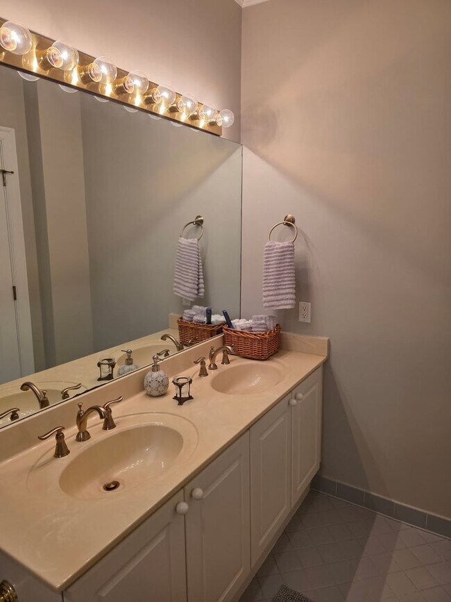 Building Photo - Live in Luxury at The Ivey’s – Uptown Char...