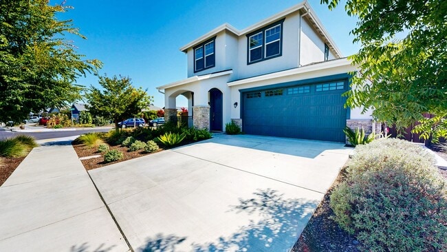 Building Photo - Rare Santa Rosa Four Bedroom house in Desi...